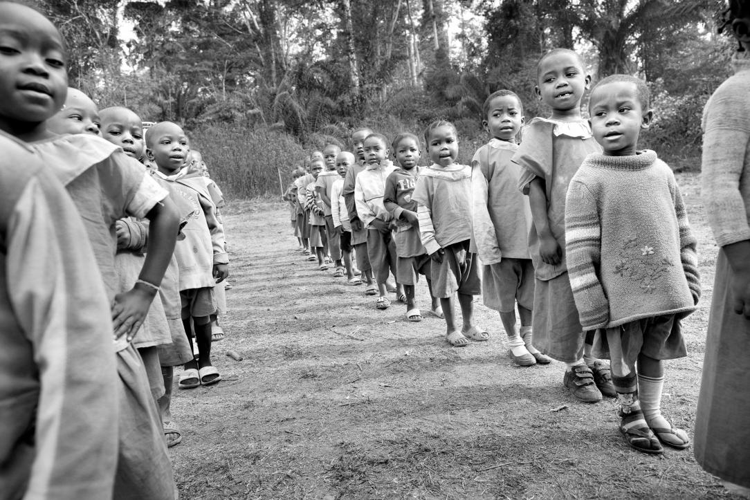 8370 In de Rij Begin nieuwe Schooldag ZW